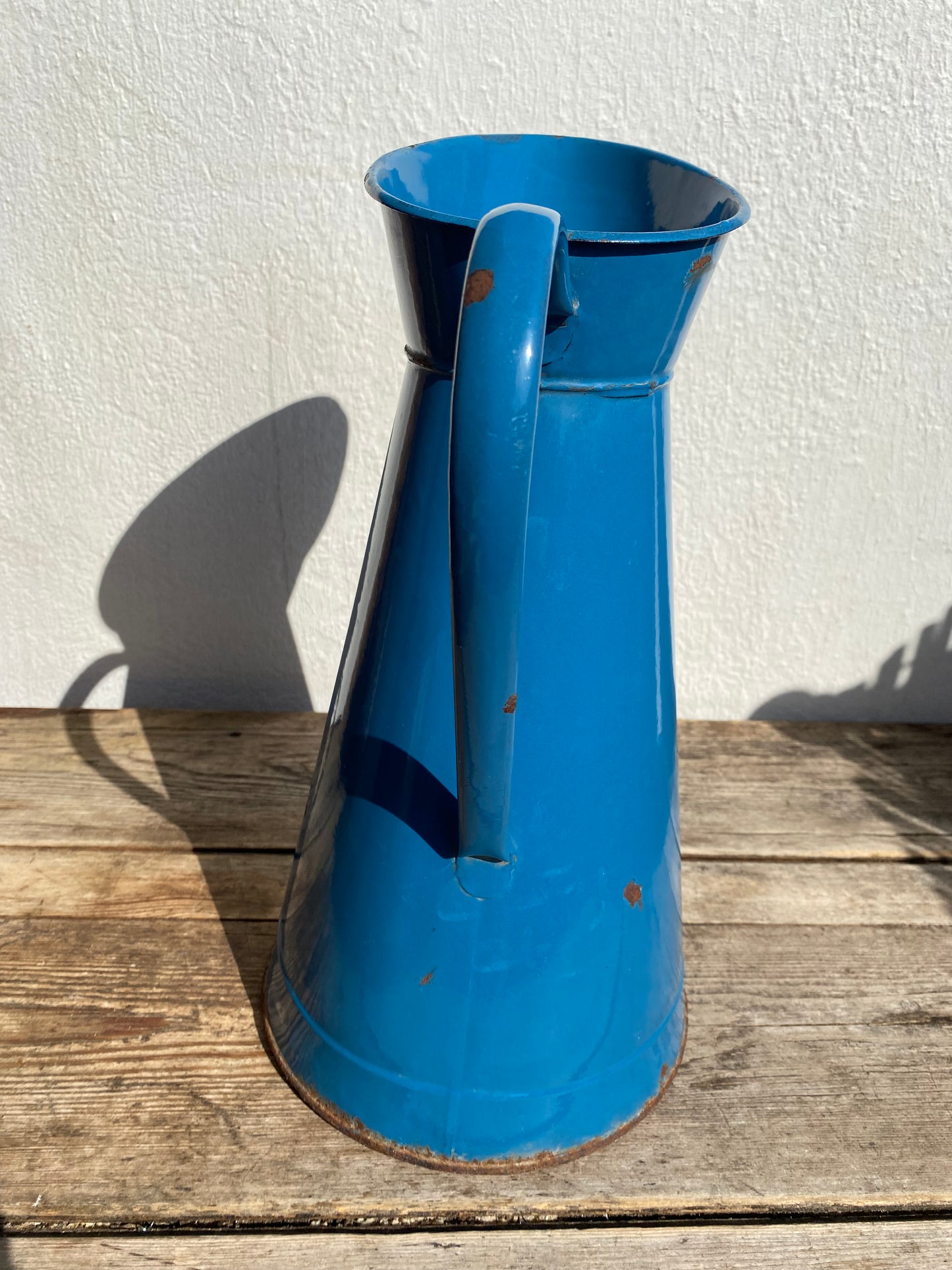 Broc émaillé bleu vintage