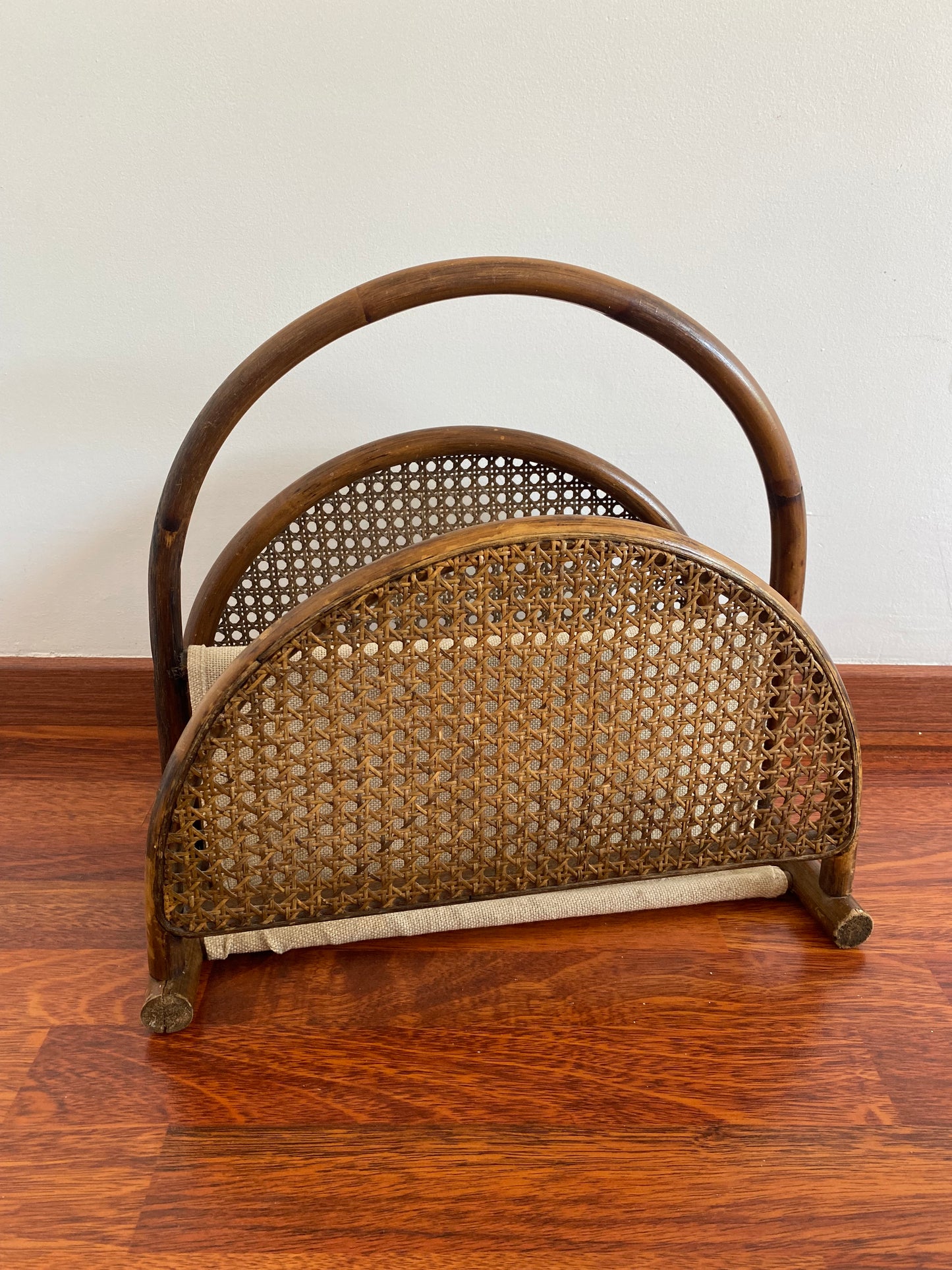 Porte revues bois courbé et cannage vintage
