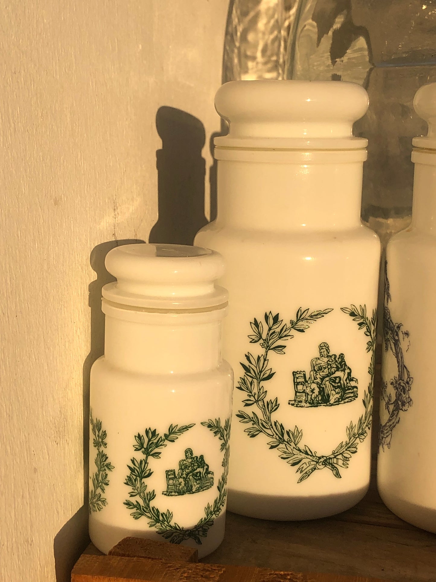 Pots d'apothicaire en opaline