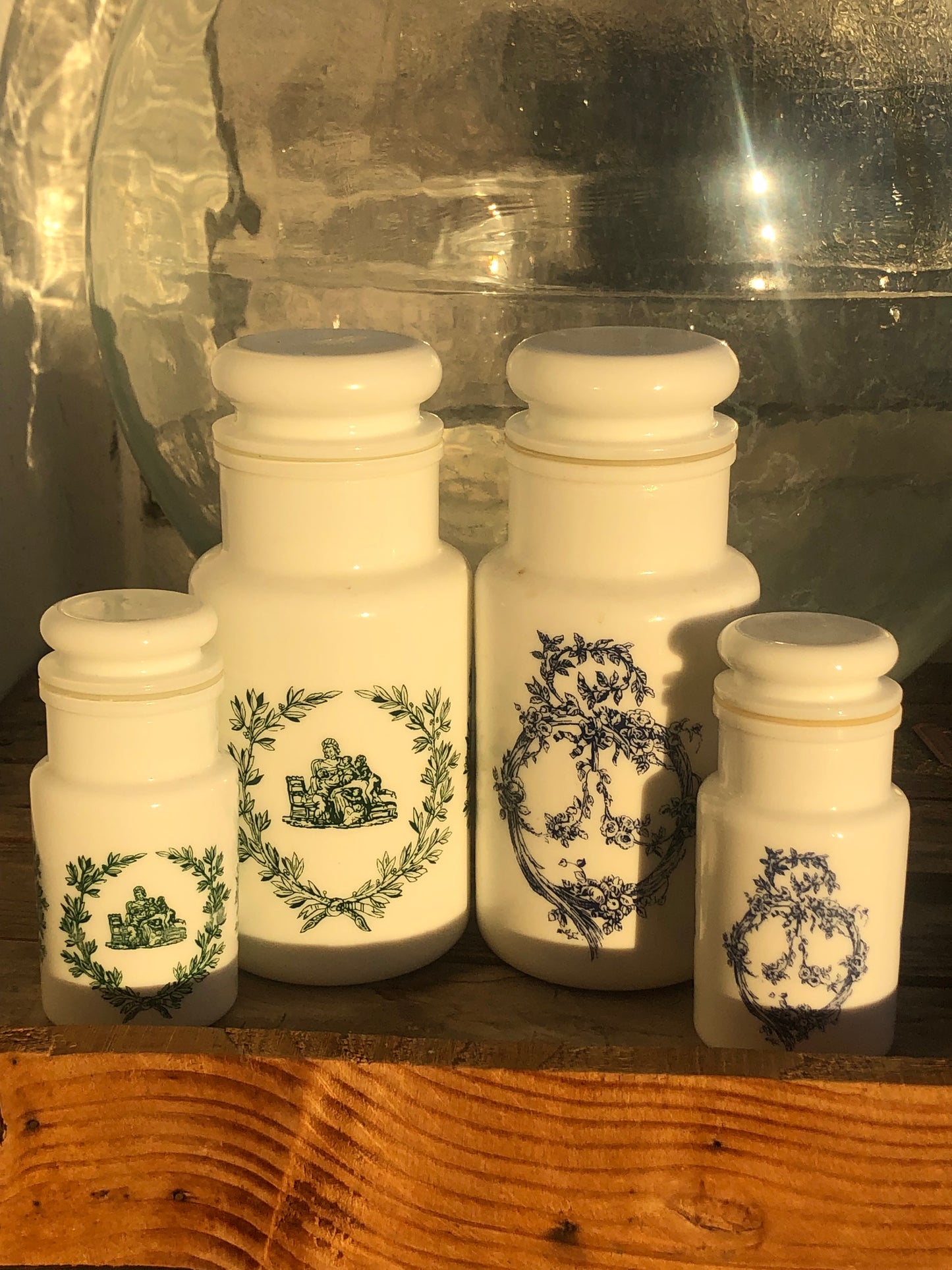 Pots d'apothicaire en opaline