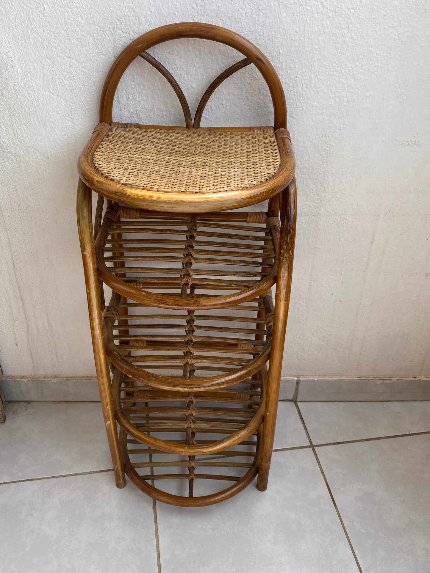 Petit meuble d'appoint en rotin