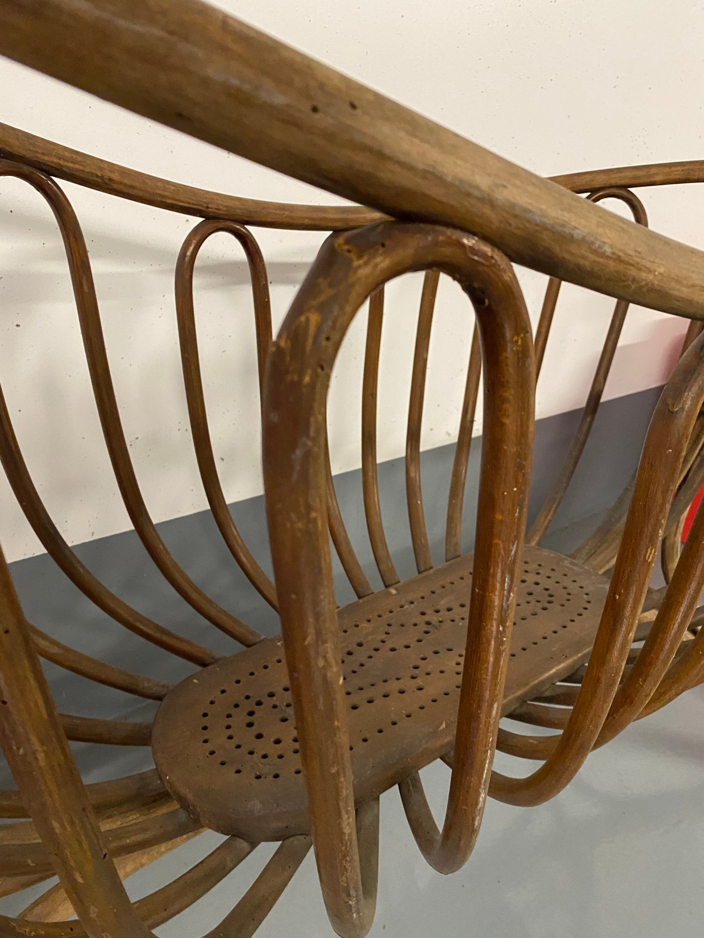 Berceau à bascule Thonet en bois courbé vintage