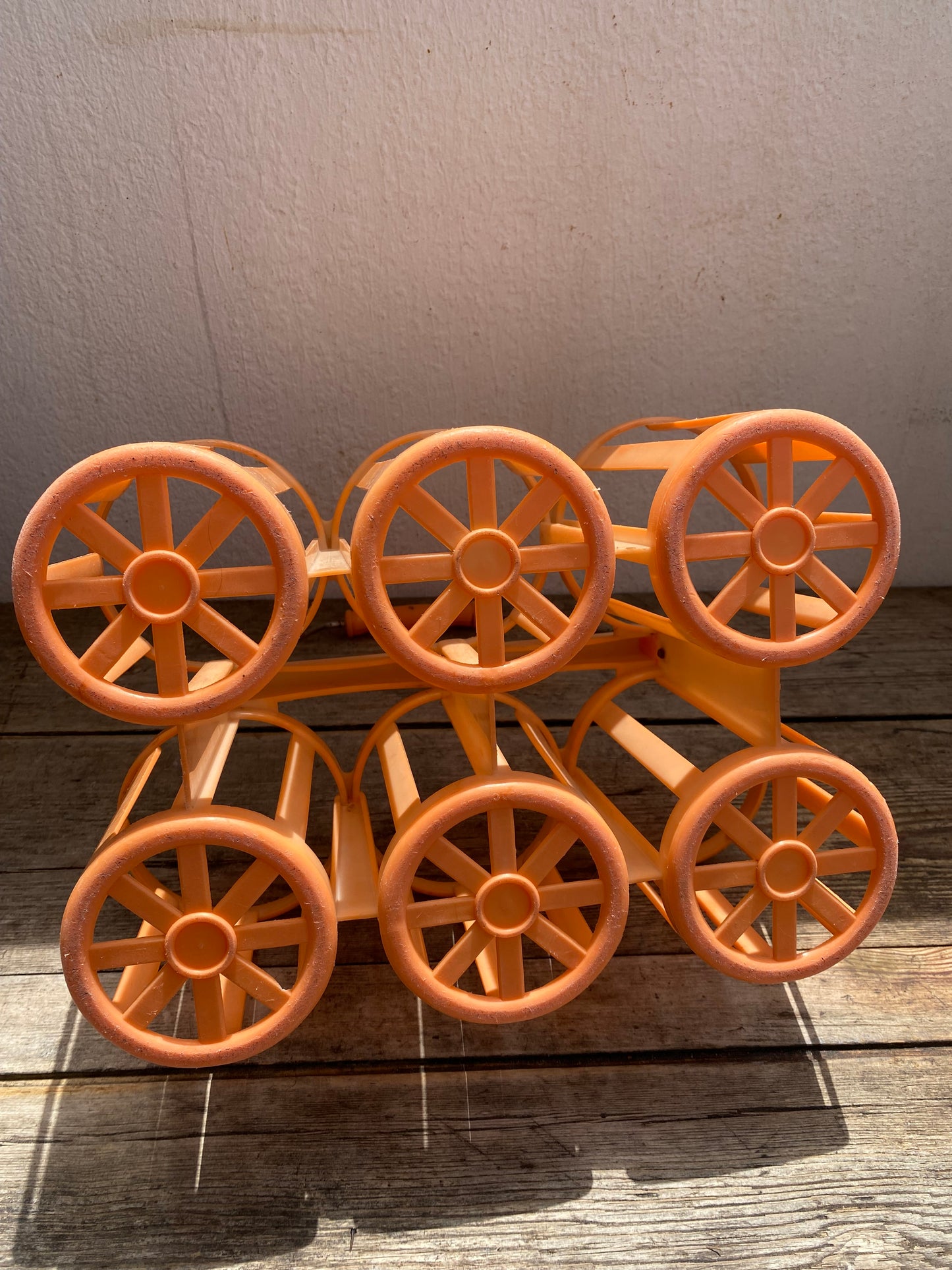 Porte bouteille vintage orange en plastique