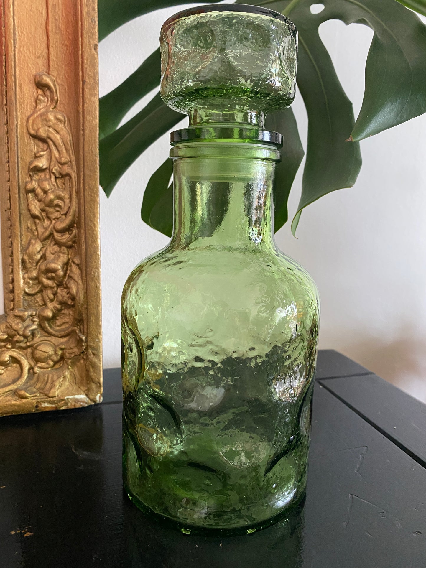Carafe et verres en verre moulé