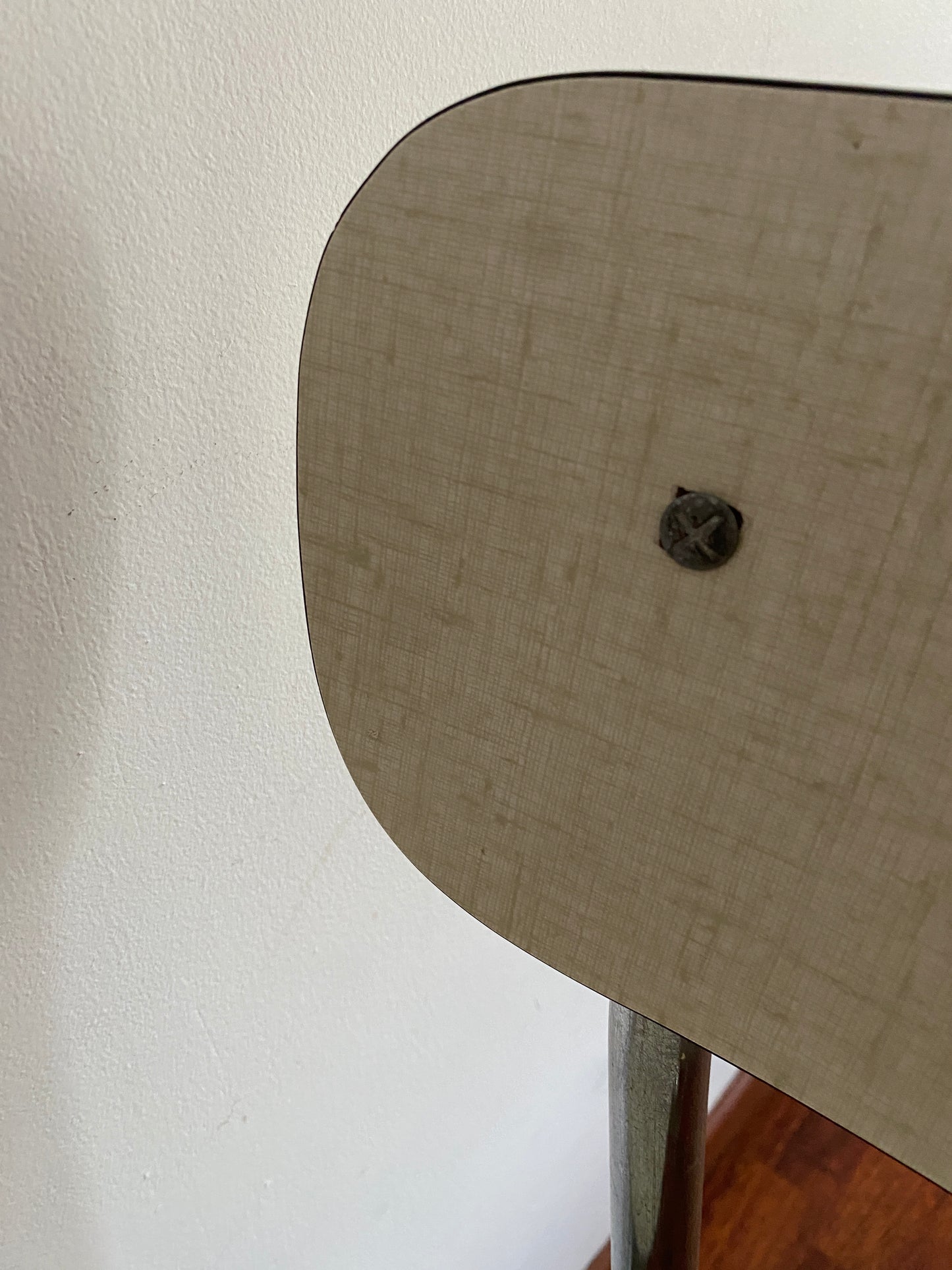 Chaise en formica blanc