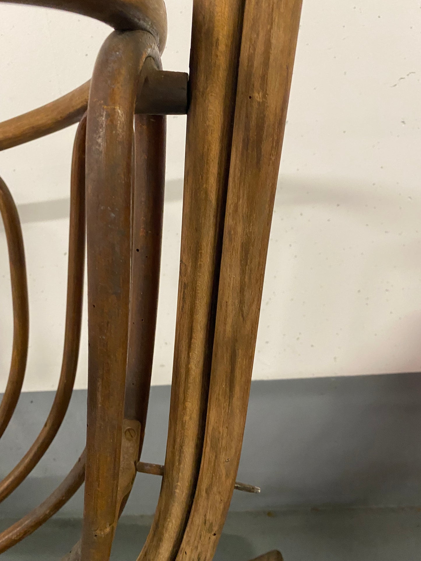Berceau à bascule Thonet en bois courbé vintage
