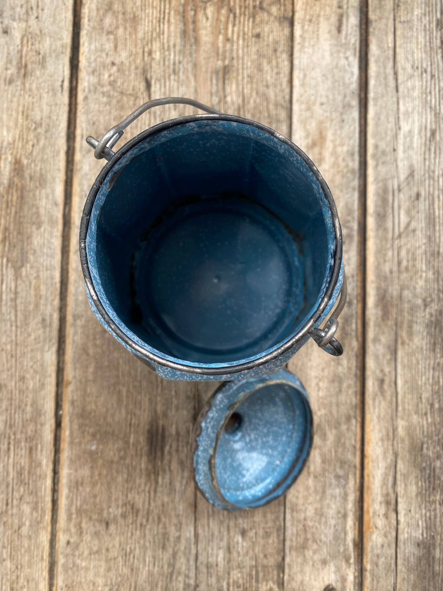 Pot à lait émaillé bleu vintage