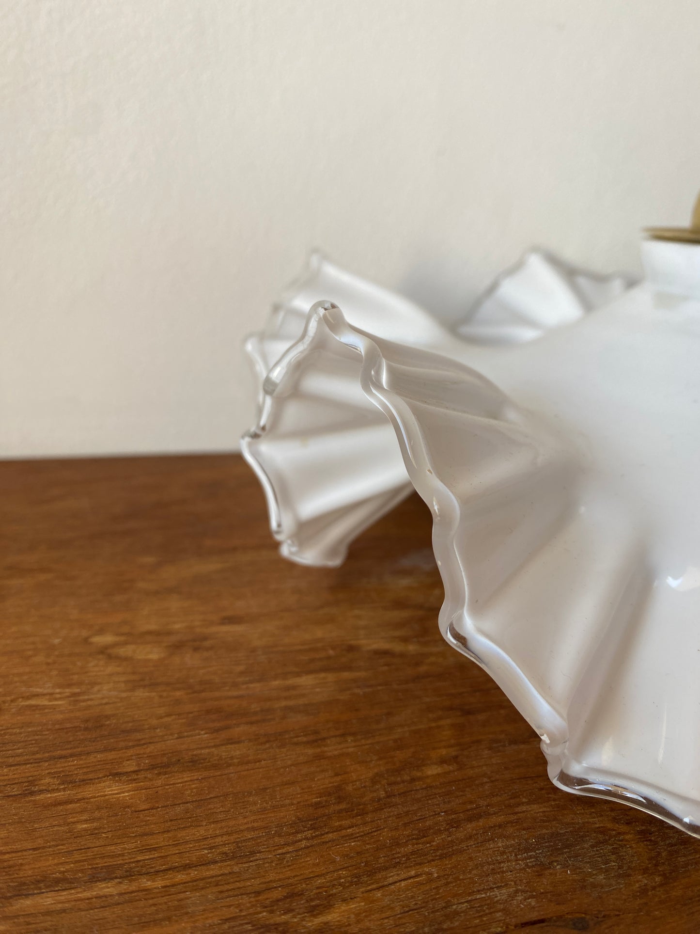 Baladeuse vintage en opaline