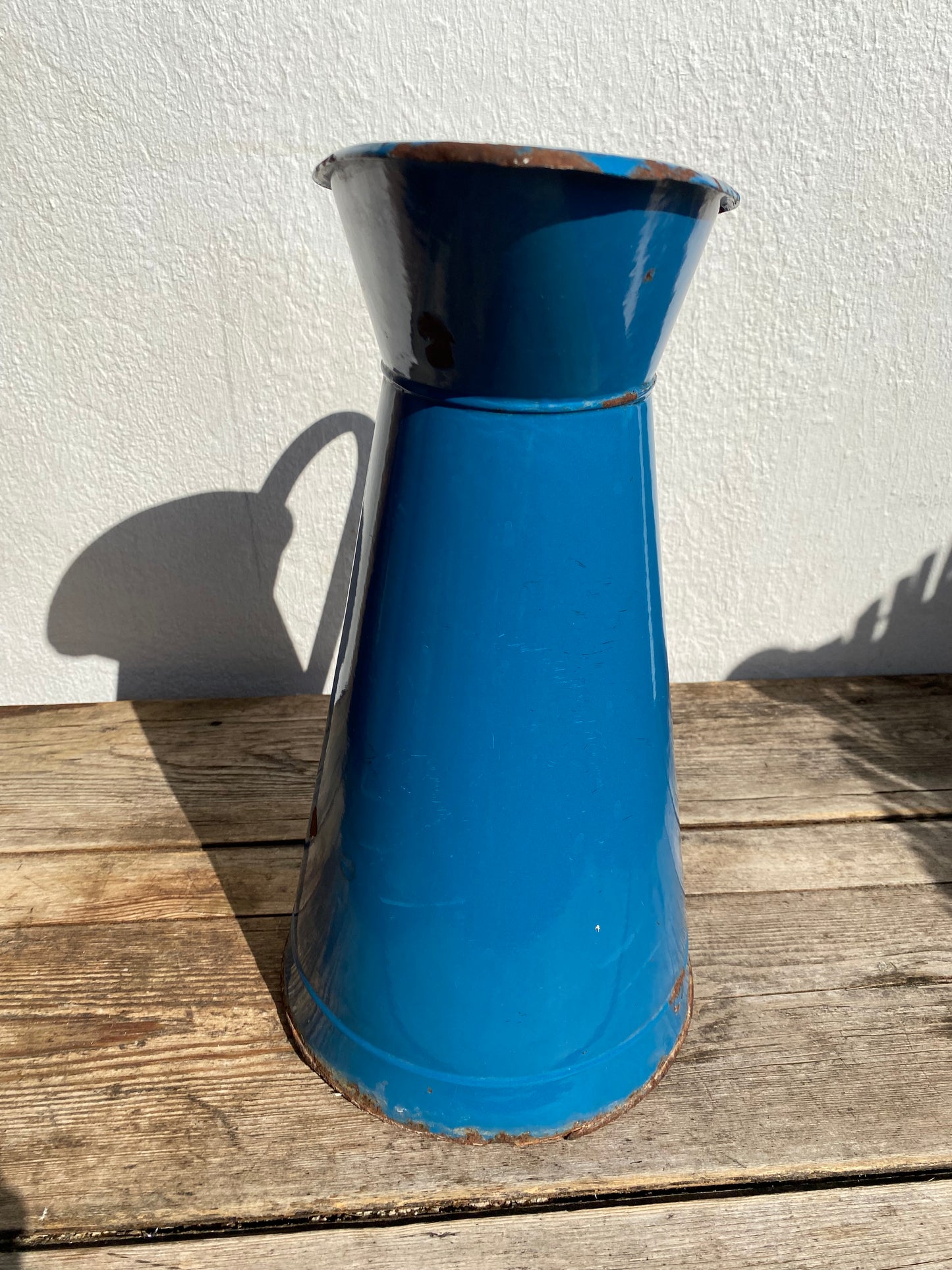 Broc émaillé bleu vintage