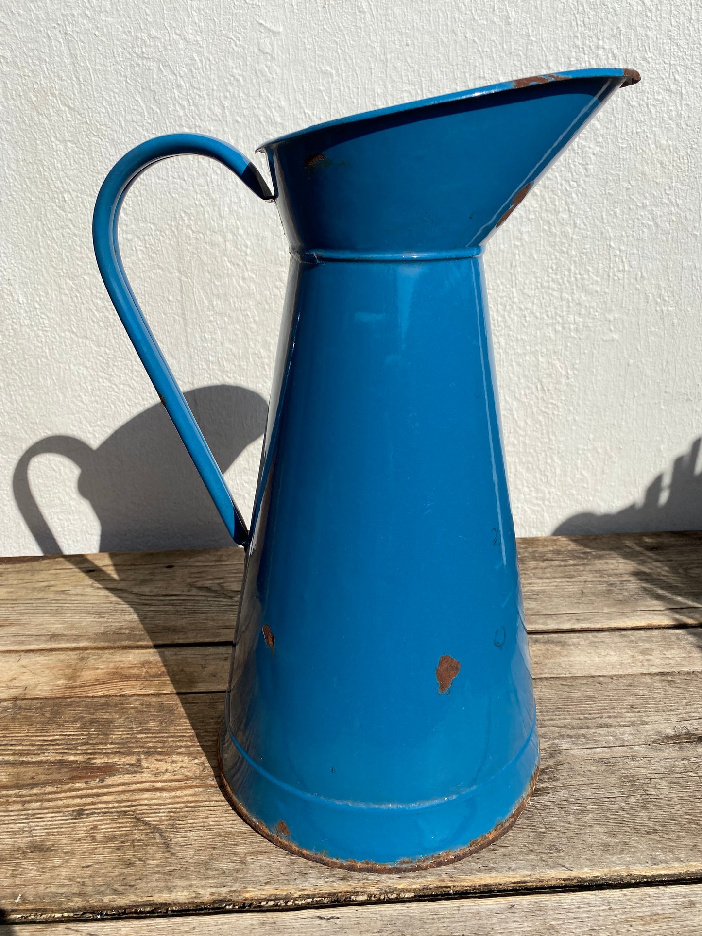 Broc émaillé bleu vintage